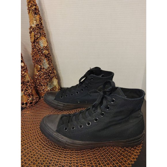 Converse Chuck Taylor High Tops Size 8 - Picture 3 of 6